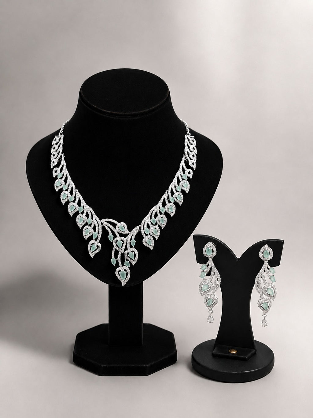 Maleekah Veloura Luxe Set
